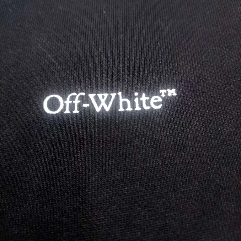 Top tested version OFF New No. 23 WHITE Hooded Sweatshirt OW Jacket Trendy Brand Couple Men's and Women's Hoodie As a street fashion art in the luxury ranks, off white has always attracted many fans with its classic logo and trendy creativity. Not only is it an understanding of fashion, off white also intuitively reflects ♻️ environmental awareness in many works, and treats the world gently.  The kangaroo pocket adopts a special machine crimping process with externally shaped wiring. The brim of the hat adopts a threaded design and is patterned more than 10 times. Can perfectly restore the original effect. Printing process, clear picture. The white glue base ensures the firmness of the printing, and machine washing is stress-free. The fabric is made of 480g terry cotton fabric with full drape.  Color: Black Size: XS-L P:410
